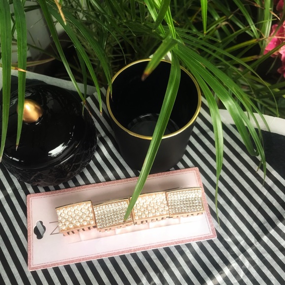 NWT Pearls and Rhinestones Hair Clips - Picture 1 of 11